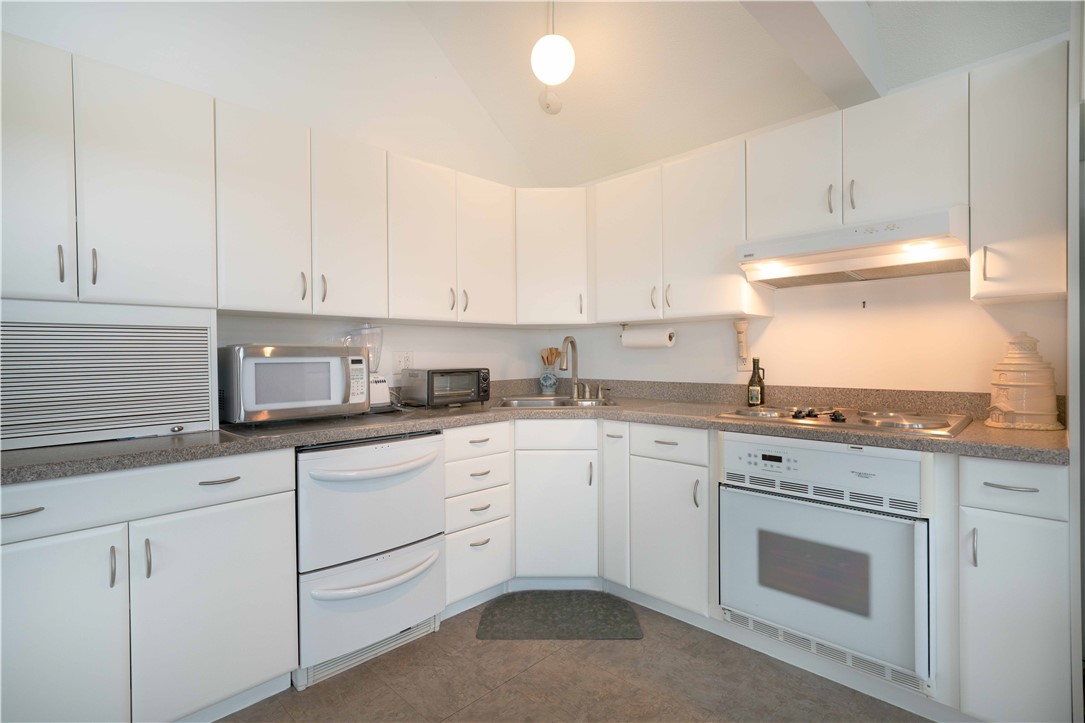 91 Bonnet Point Road Narragansett, RI 02882 - Photo 8 of 14