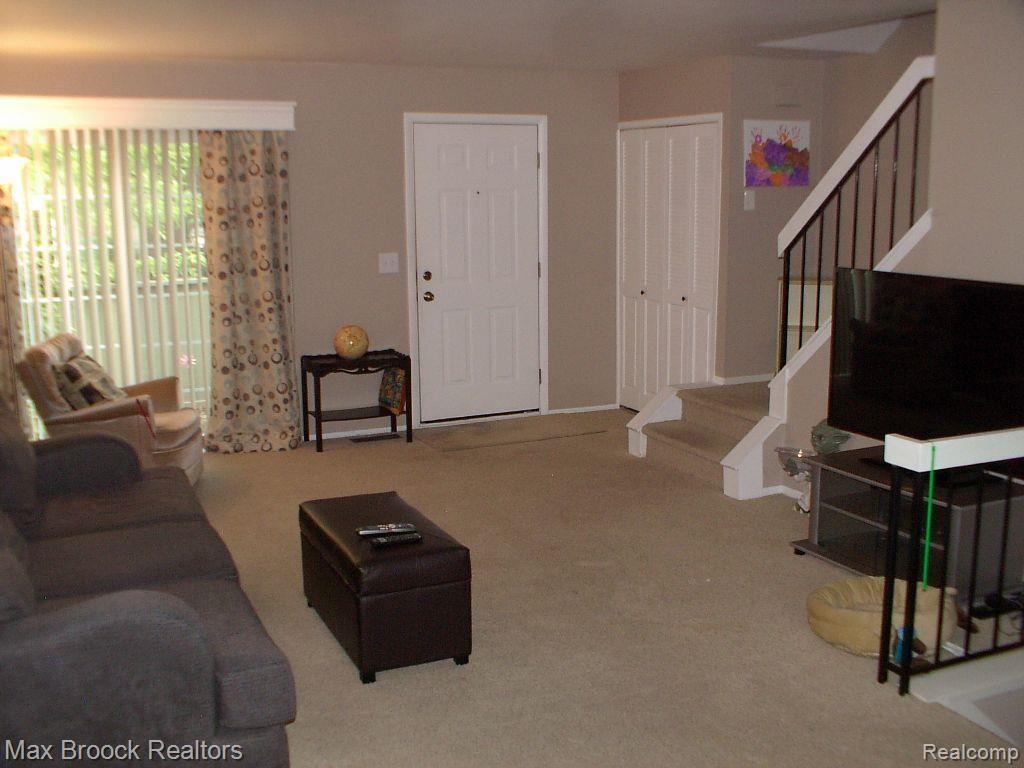 1197 Pine Ridge Court, Unit 129 Rochester, MI 48306 - Photo 12 of 23 Living room