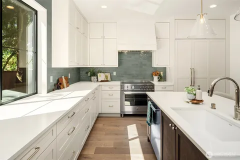 $2,589,000 | 12416 Northeast 72nd Street, Kirkland, WA 98033