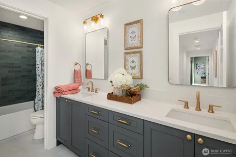 $2,589,000 | 12416 Northeast 72nd Street, Kirkland, WA 98033