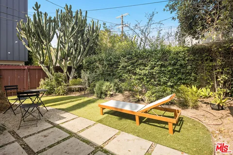 $1,995,000 | 2477 Walnut Avenue, Venice, CA 90291