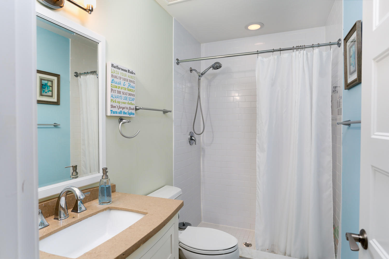 15 Snapper Avenue Key Largo, FL 33037 - Photo 11 of 17 Guest Bathroom