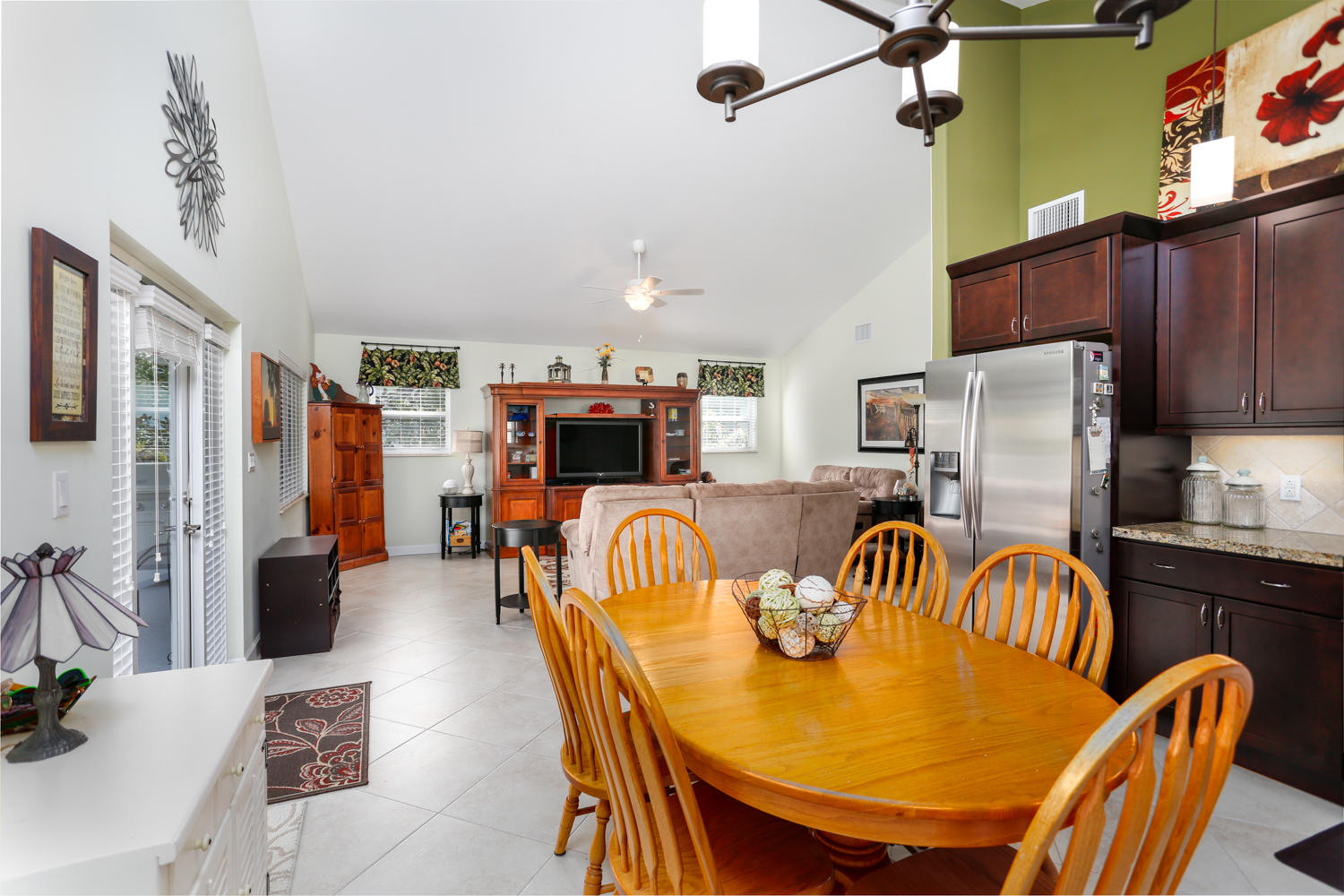 15 Snapper Avenue Key Largo, FL 33037 - Photo 4 of 17 Looking Toward living Area