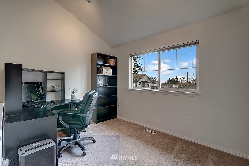 465 Queen Avenue Northeast, Unit 402 Renton, WA 98056 - Photo 11 of 25 Gallery Image 11