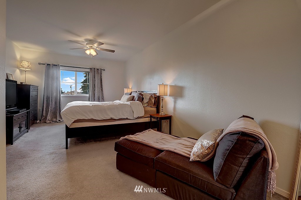 465 Queen Avenue Northeast, Unit 402 Renton, WA 98056 - Photo 12 of 25 Gallery Image 12
