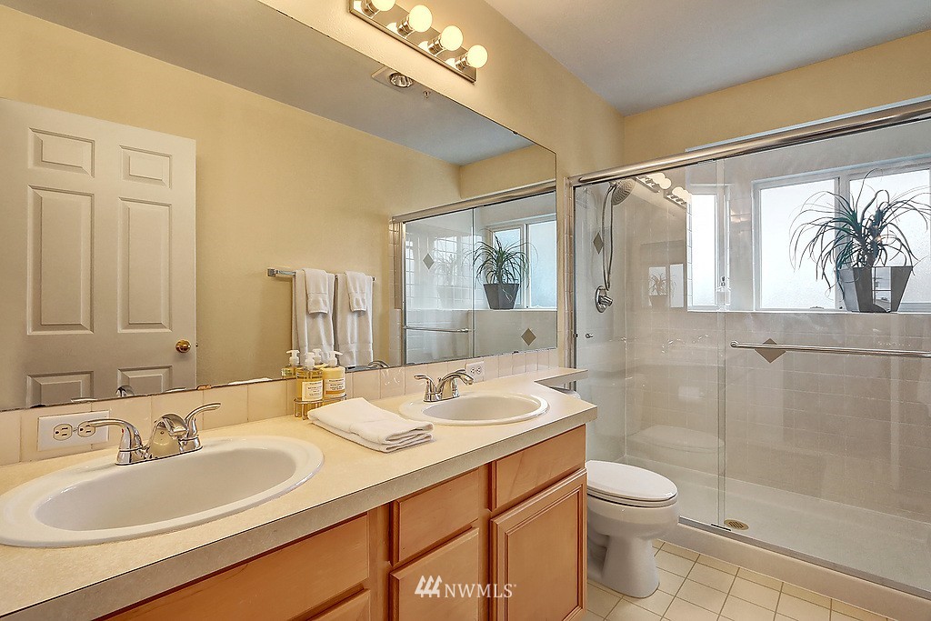 465 Queen Avenue Northeast, Unit 402 Renton, WA 98056 - Photo 14 of 25 Gallery Image 14