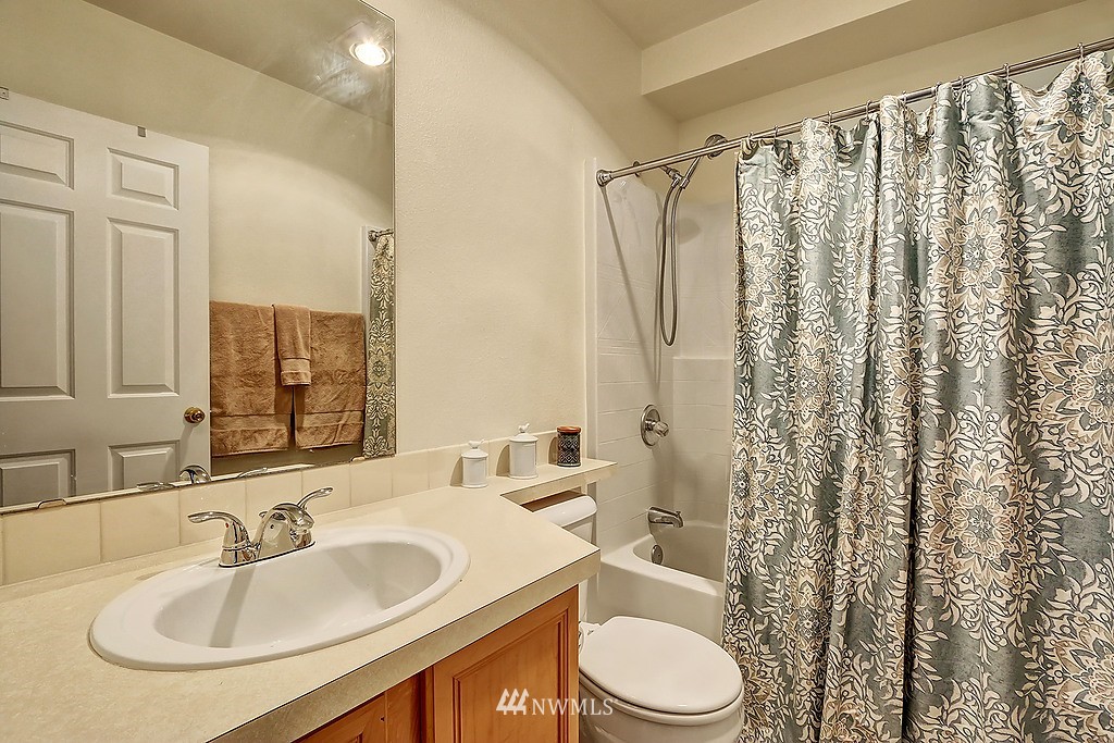 465 Queen Avenue Northeast, Unit 402 Renton, WA 98056 - Photo 17 of 25 Gallery Image 17