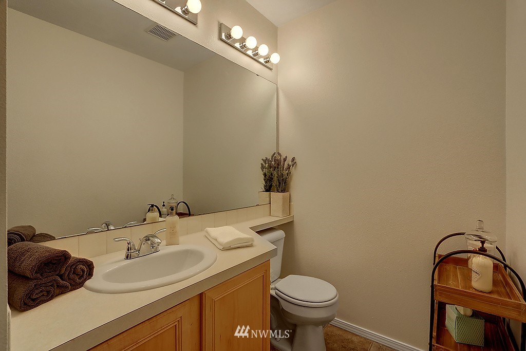 465 Queen Avenue Northeast, Unit 402 Renton, WA 98056 - Photo 22 of 25 Gallery Image 22