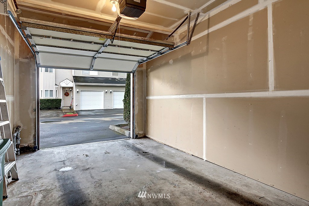 465 Queen Avenue Northeast, Unit 402 Renton, WA 98056 - Photo 24 of 25 Gallery Image 24