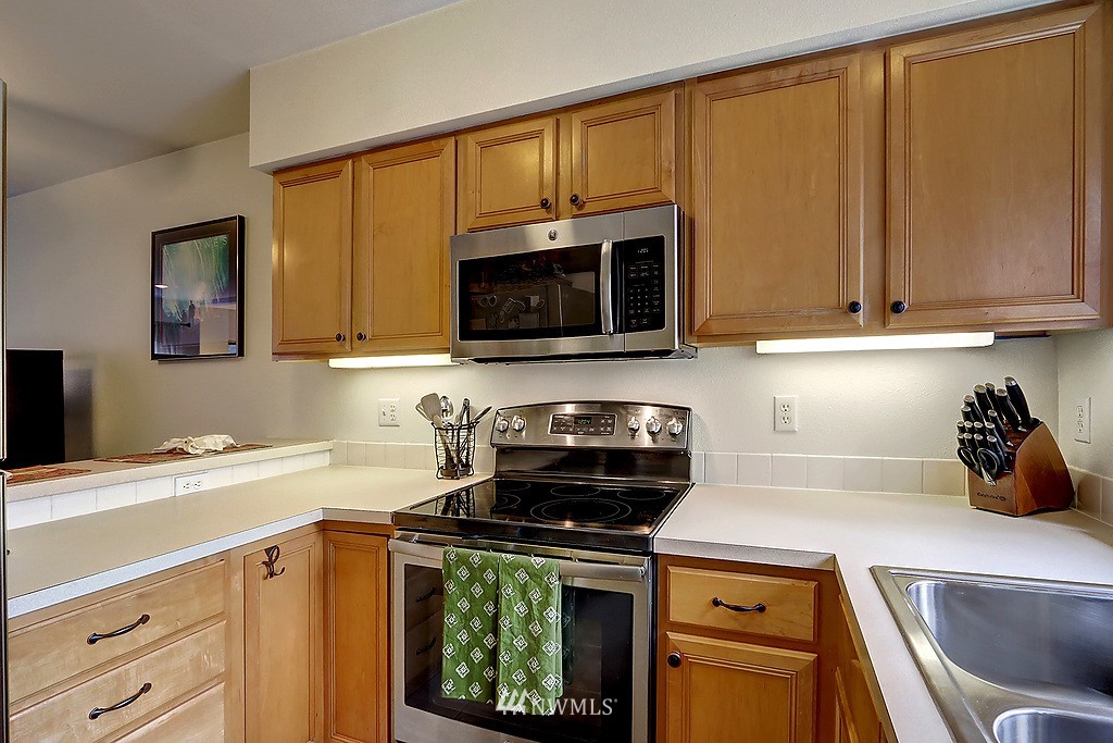 465 Queen Avenue Northeast, Unit 402 Renton, WA 98056 - Photo 8 of 25 Gallery Image 8