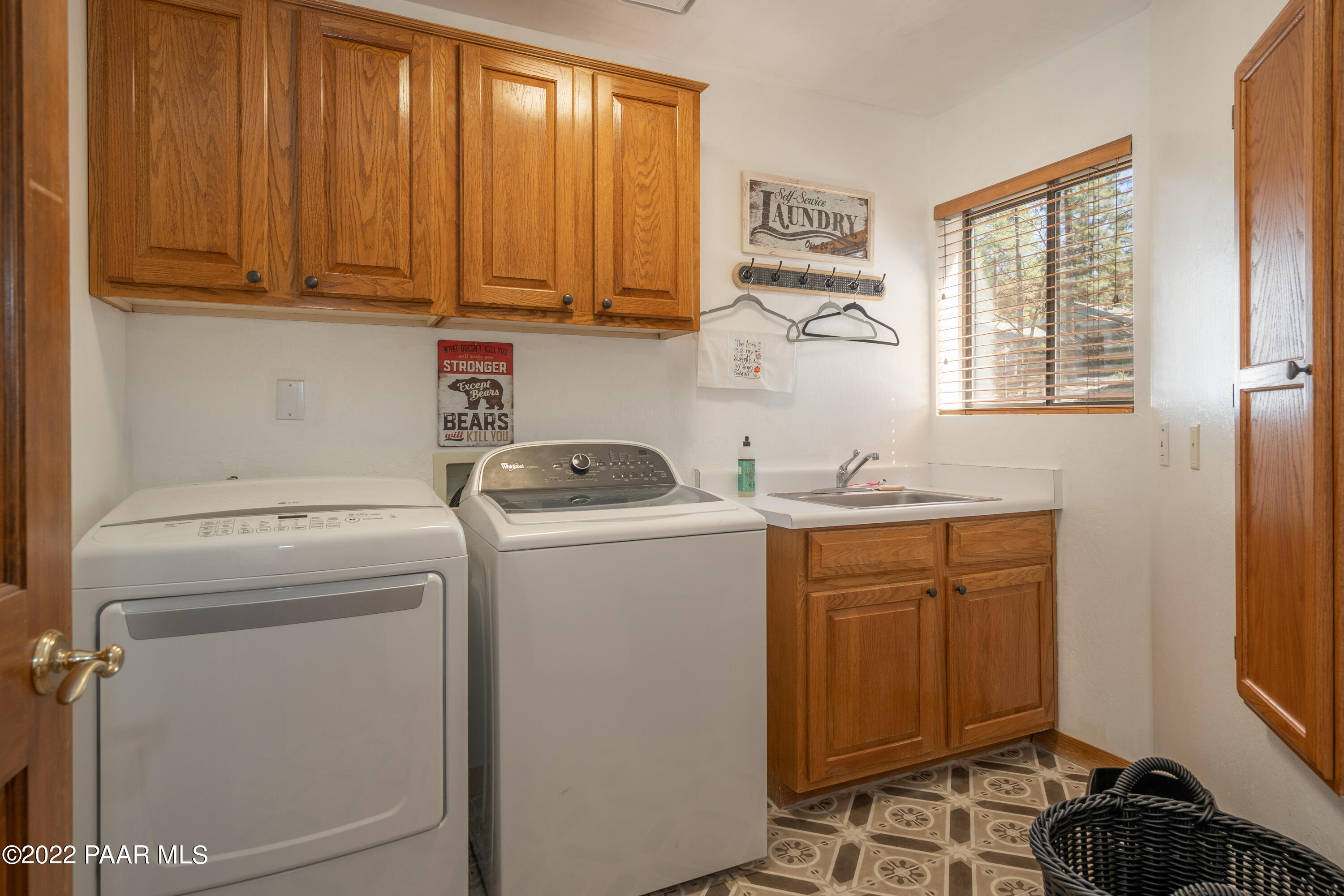 1737 Coyote Road Prescott, AZ 86303 - Photo 19 of 35 LAUNDRY