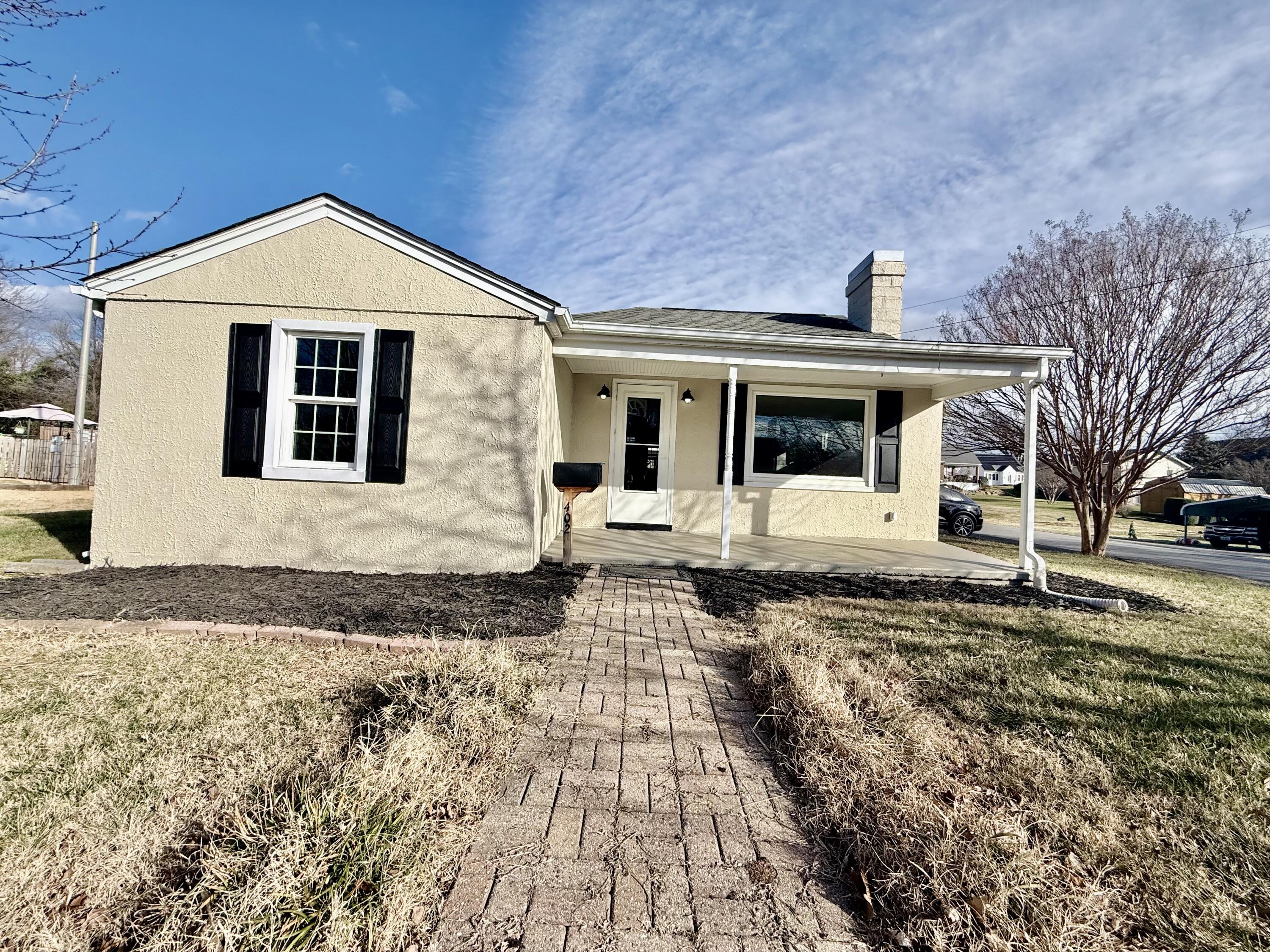 402 Goodwin Avenue Salem, VA 24153 - Photo 1 of 10 a front view of a house with a yard