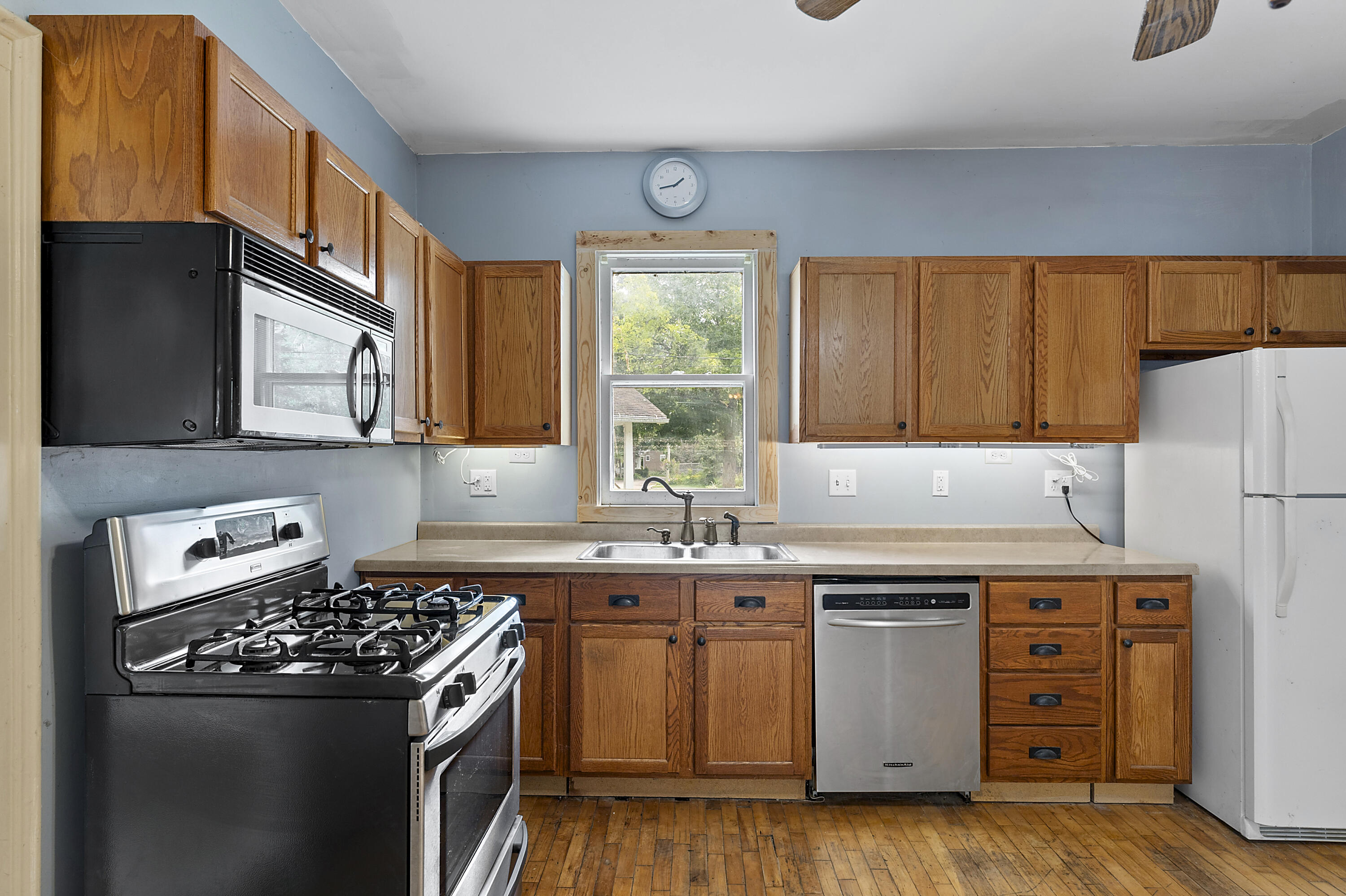 1016 East Vine Street Appleton, WI 54911 - Photo 4 of 46 030-1016EastVineStreet-Appleton-WI-54911