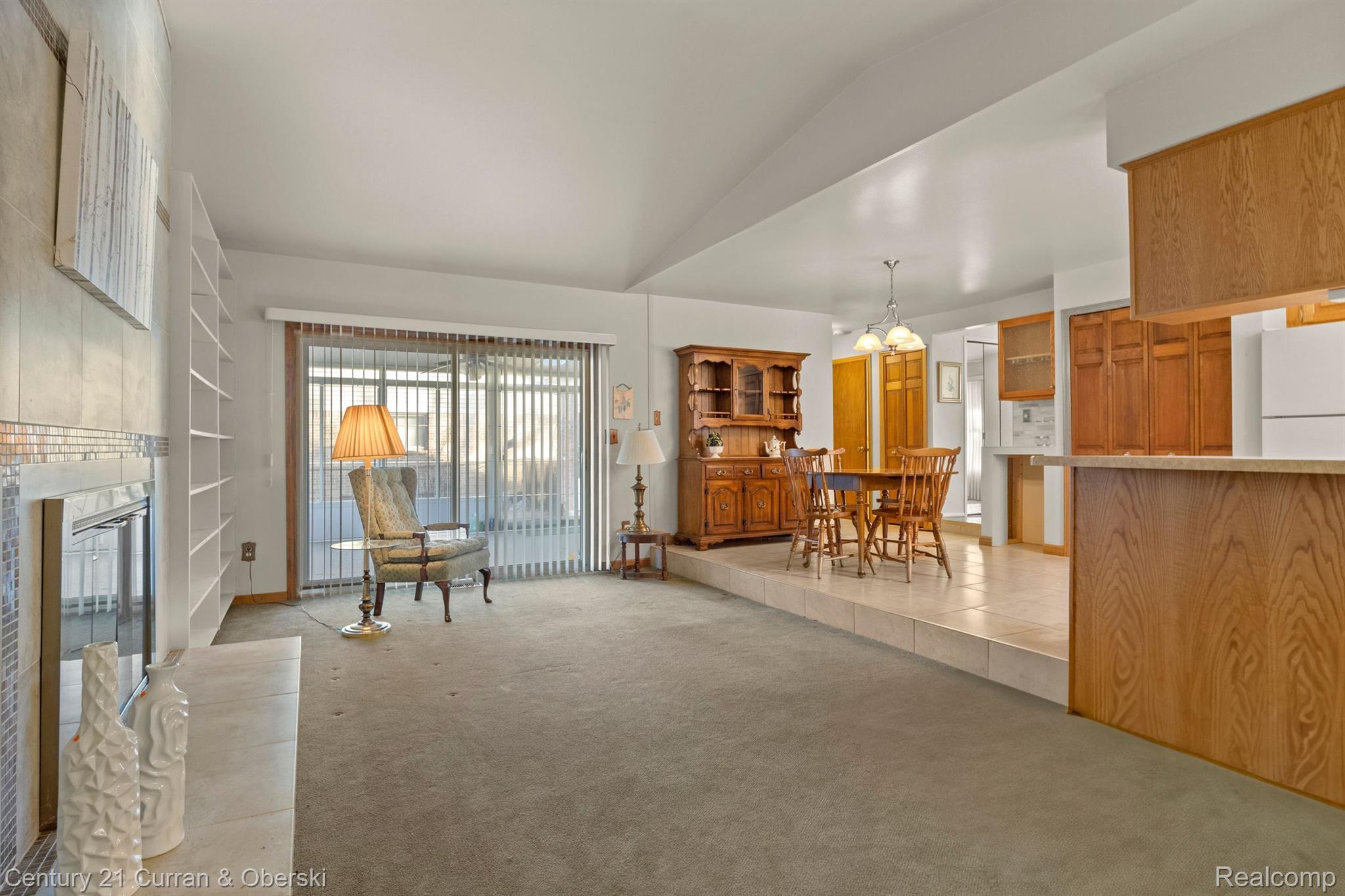21648 Hall Road Trenton, MI 48183 - Photo 11 of 28 Family Room