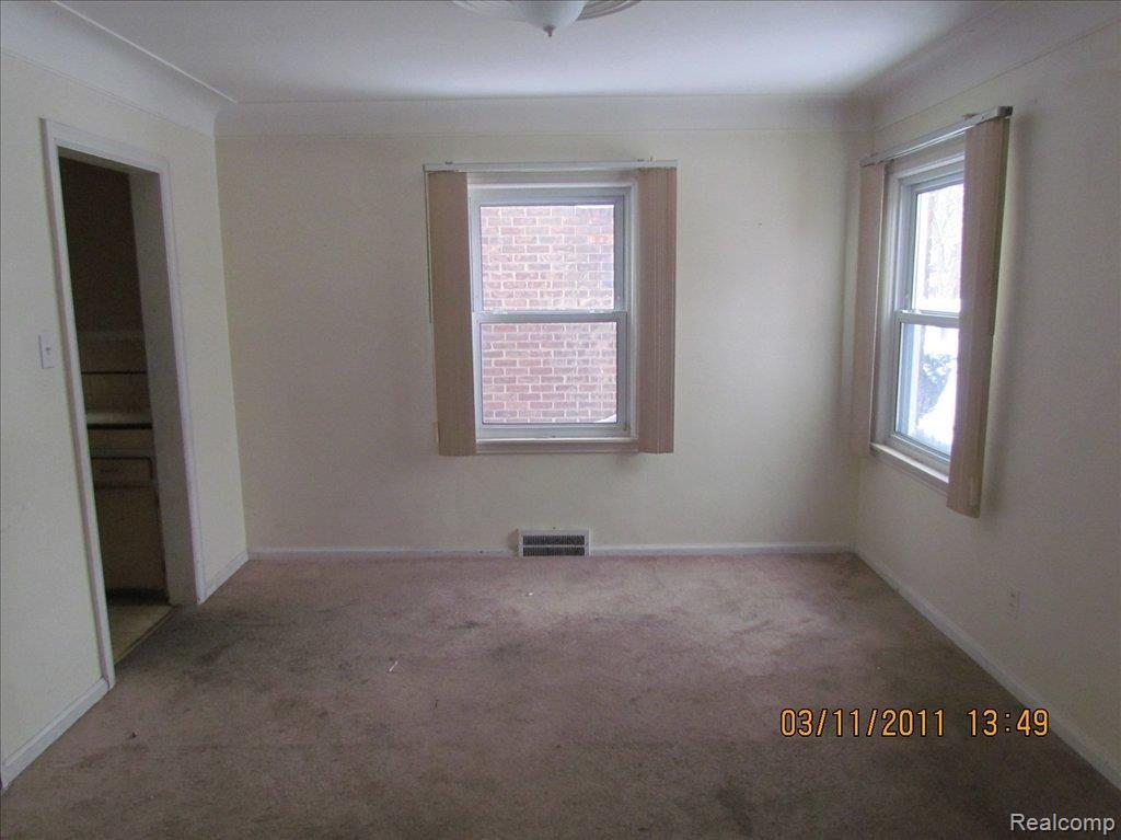 10991 Roxbury Street Detroit, MI 48224 - Photo 4 of 15 IMG_2069