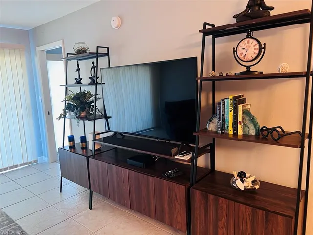 a view of entryway with a fan