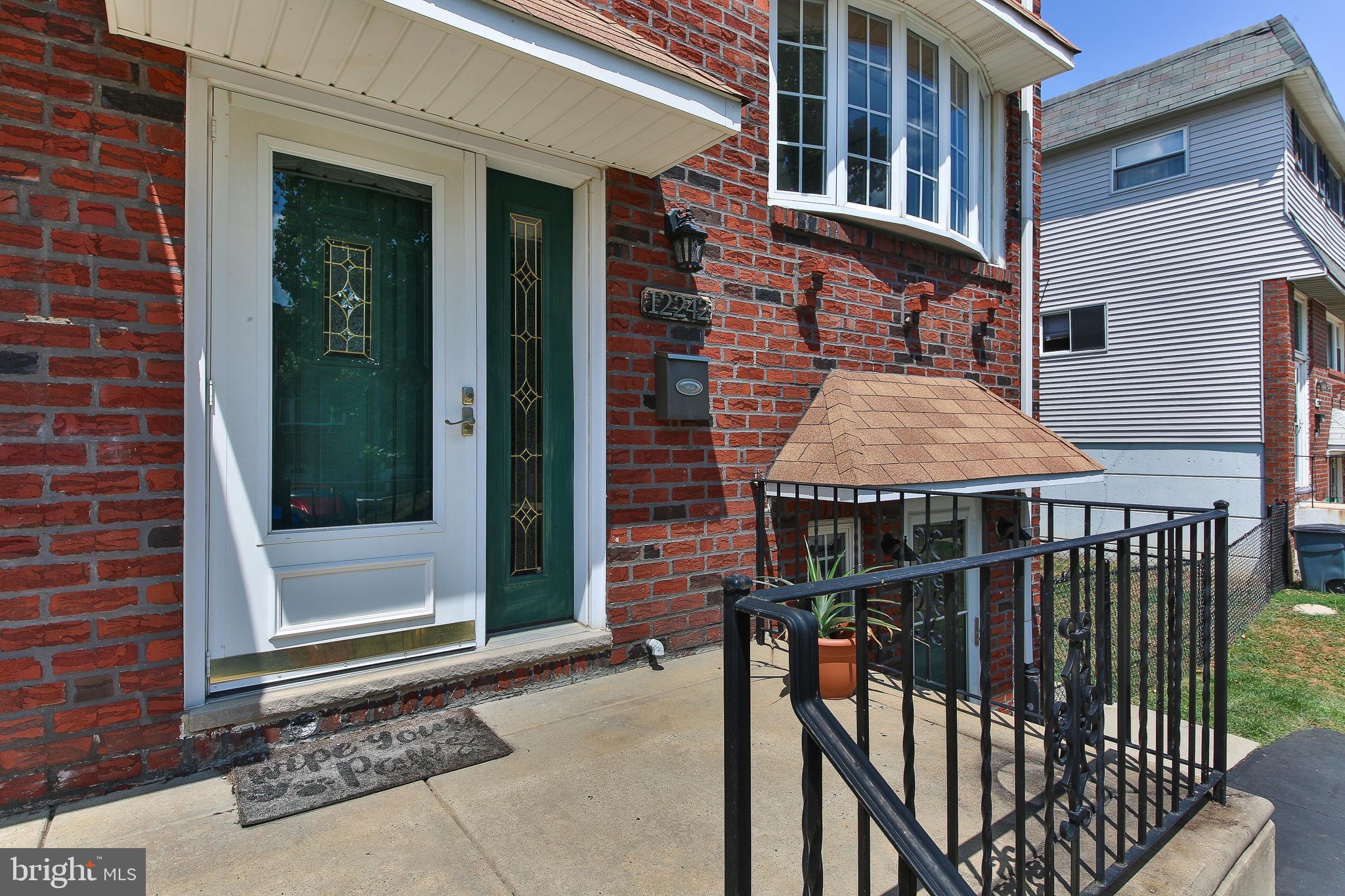12242 Sweet Briar Road Philadelphia, PA 19154 - Photo 3 of 28