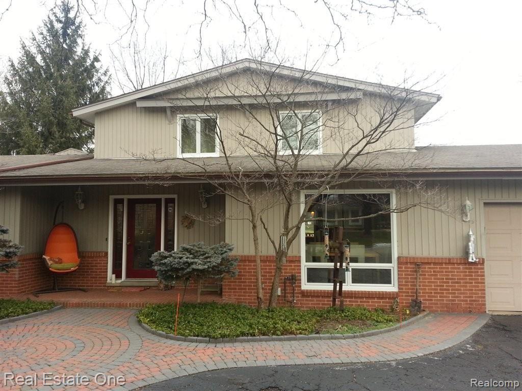 33600 Old Timber Road Farmington, MI 48331 - Photo 1 of 15 Front of Home