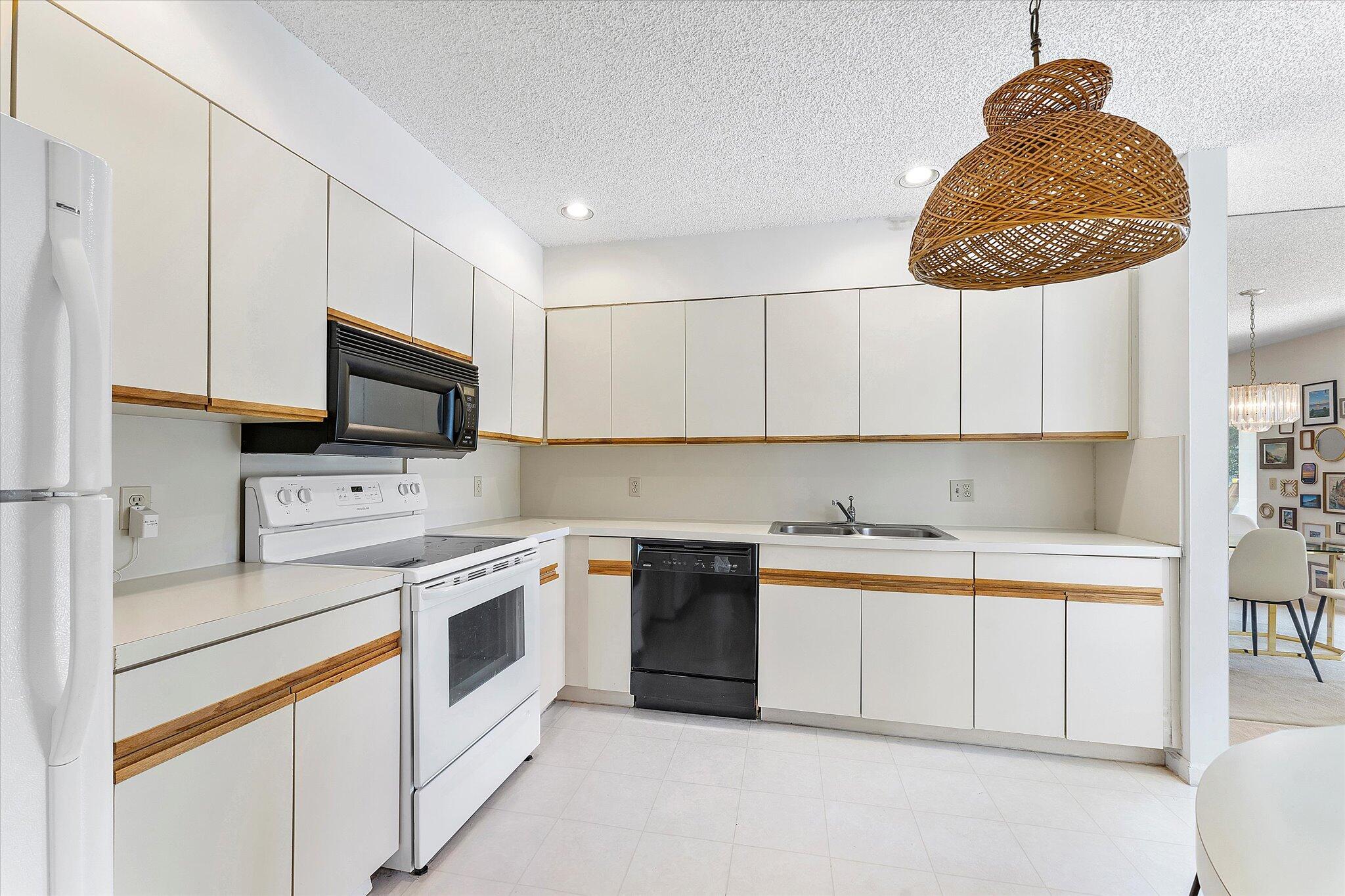 5581 Coach House Circle, Unit B Boca Raton, FL 33486 - Photo 16 of 35 16-5581 Coach House Circle Unit B_016