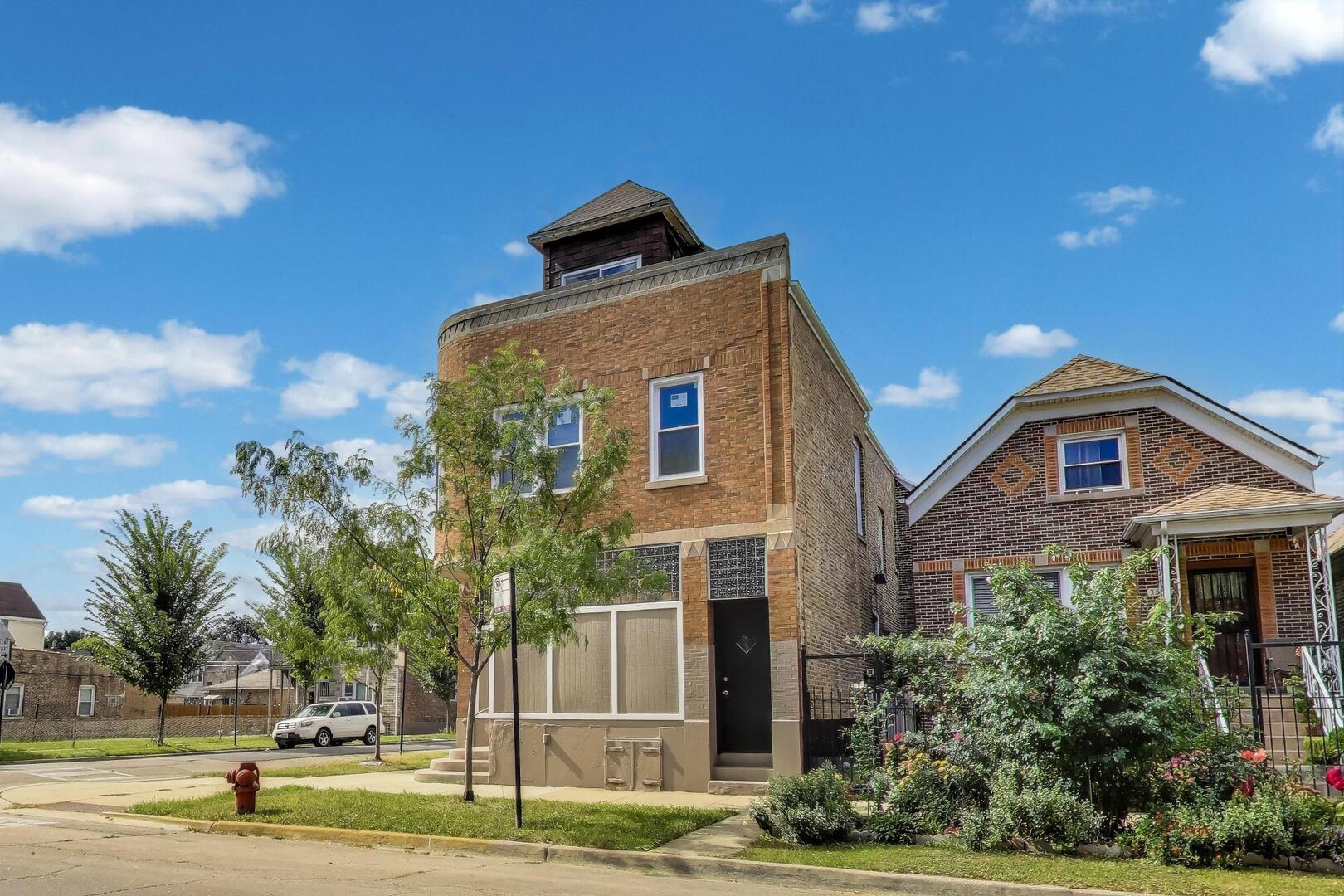 3558 South Honore Street Chicago, IL 60609 - Photo 4 of 37 a front view of a house with a yard