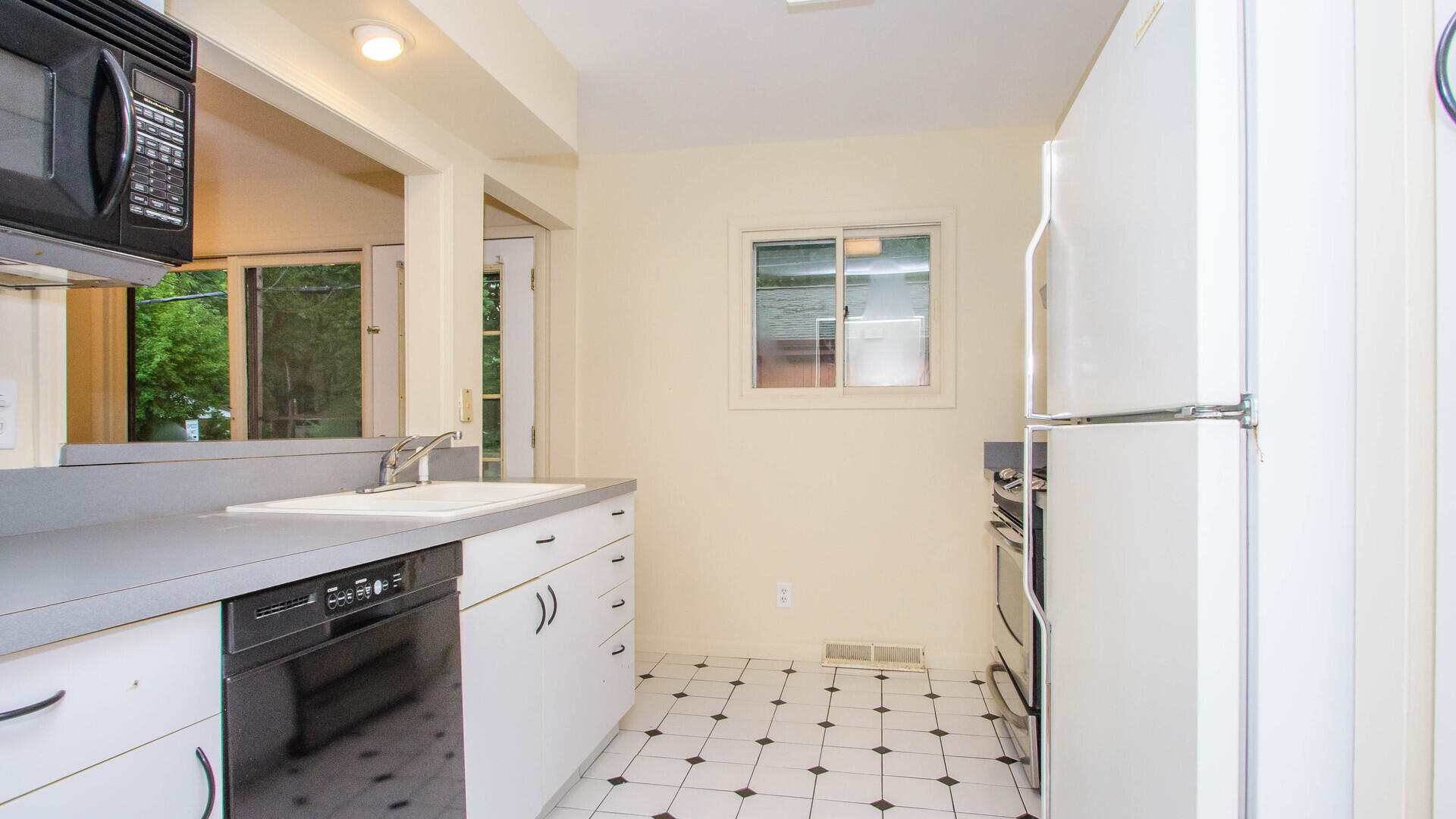 924 North Maple Road Ann Arbor, MI 48103 - Photo 12 of 34 Kitchen