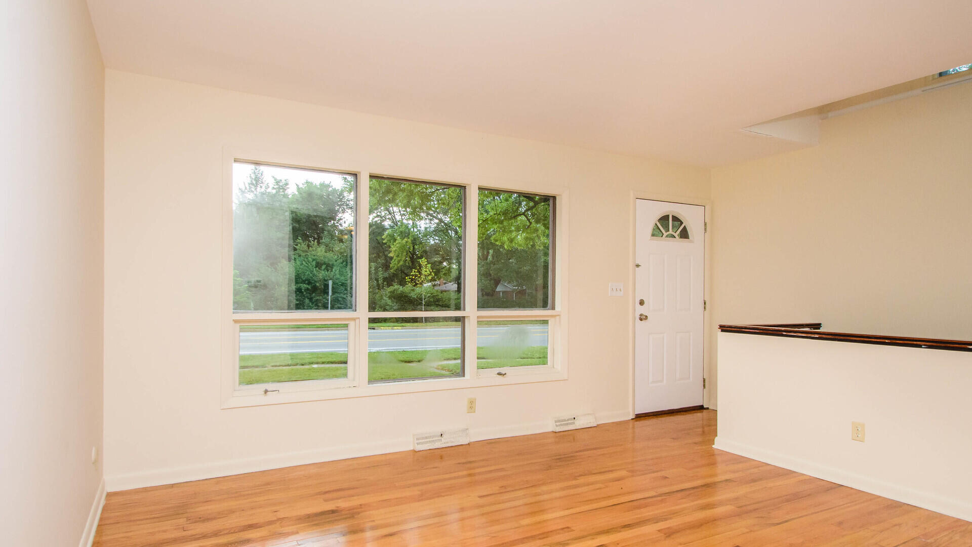 924 North Maple Road Ann Arbor, MI 48103 - Photo 2 of 34 Living Room