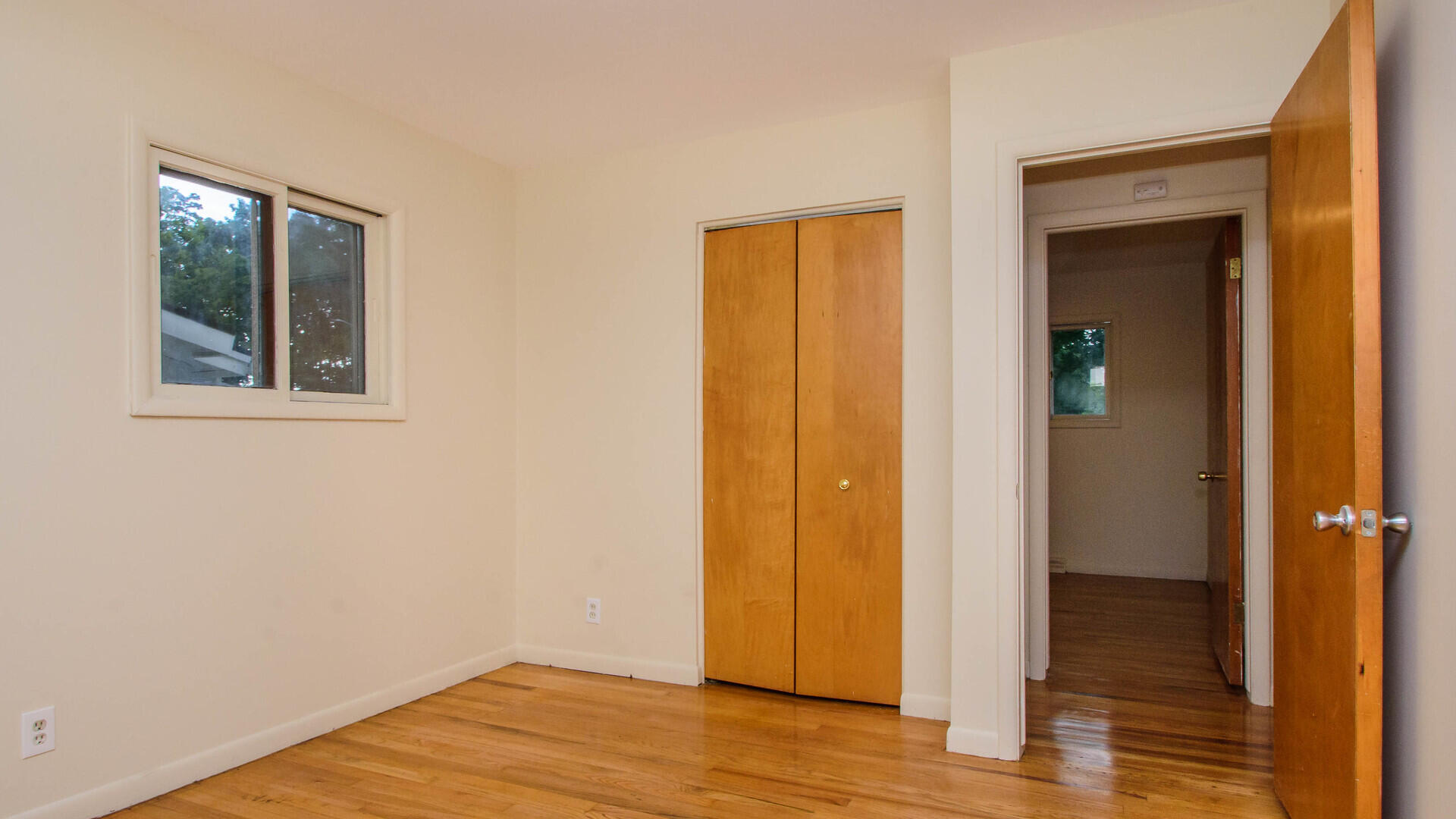 924 North Maple Road Ann Arbor, MI 48103 - Photo 21 of 34 Bedroom 3