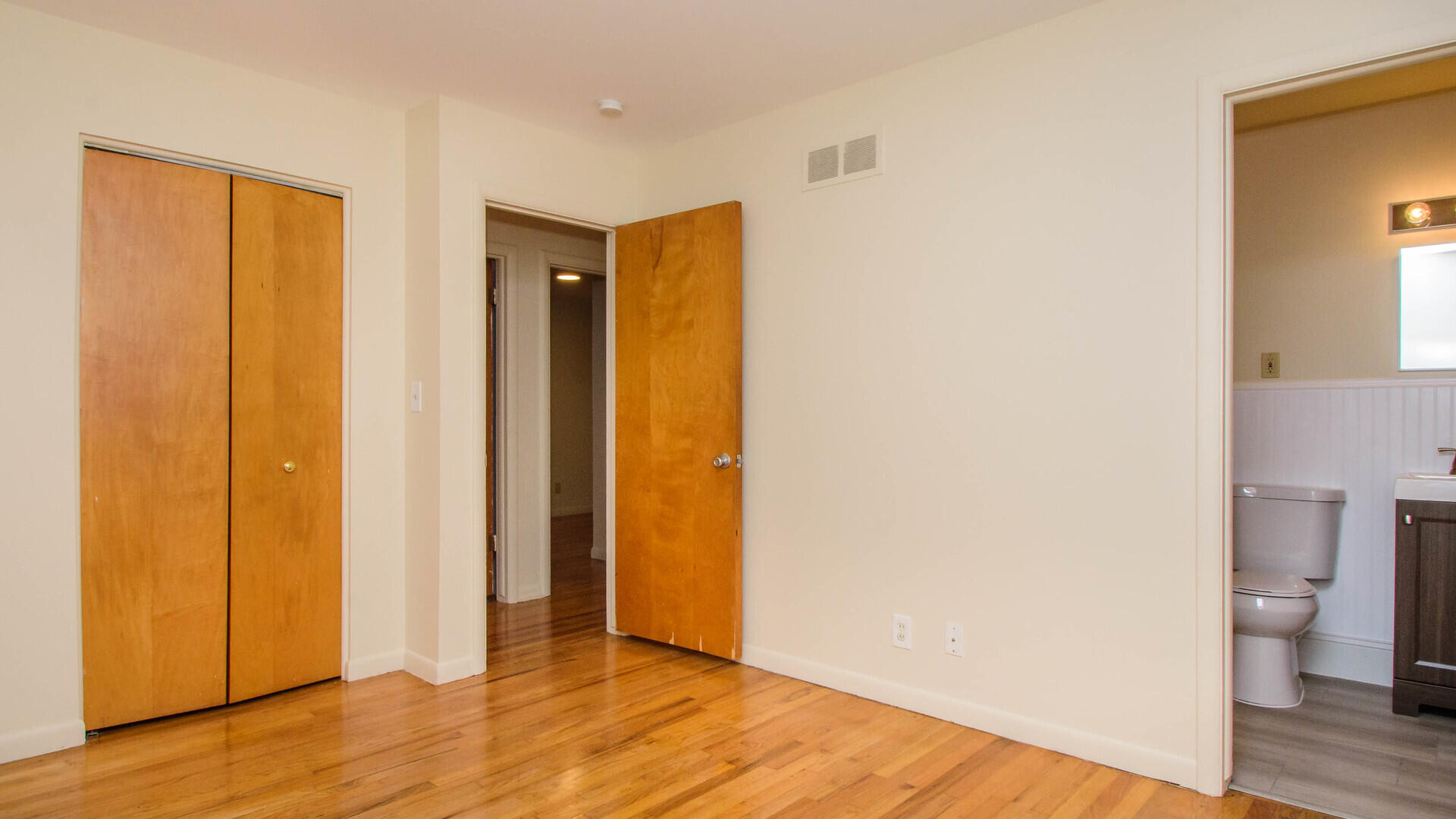 924 North Maple Road Ann Arbor, MI 48103 - Photo 22 of 34 Bedroom 3