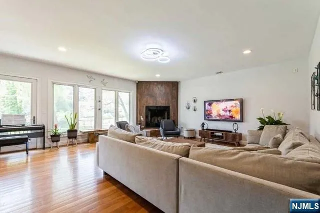 $1,900,000 | 214 Durie Avenue, Closter, NJ 07624