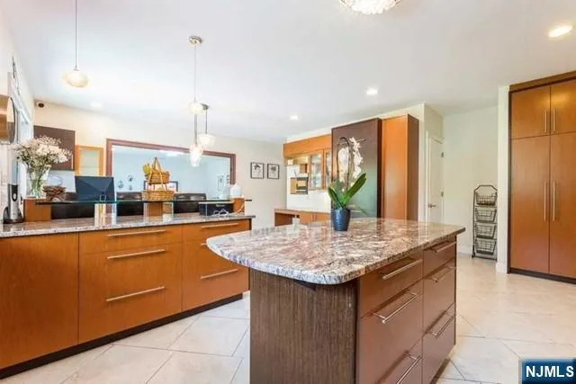 $1,900,000 | 214 Durie Avenue, Closter, NJ 07624