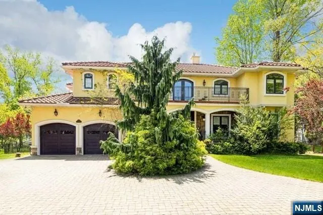 $1,900,000 | 214 Durie Avenue, Closter, NJ 07624