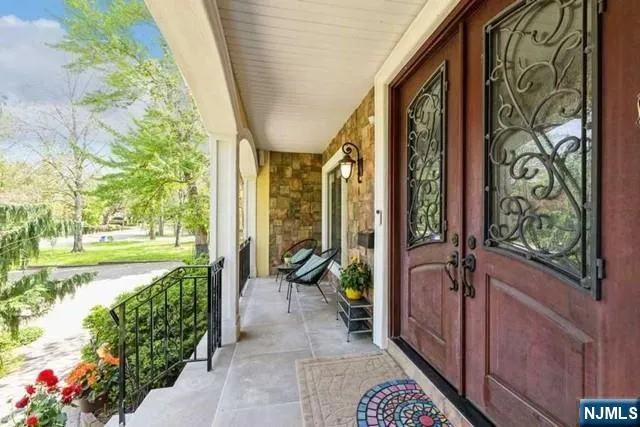 $1,900,000 | 214 Durie Avenue, Closter, NJ 07624