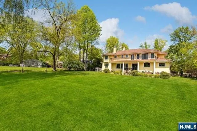 $1,900,000 | 214 Durie Avenue, Closter, NJ 07624