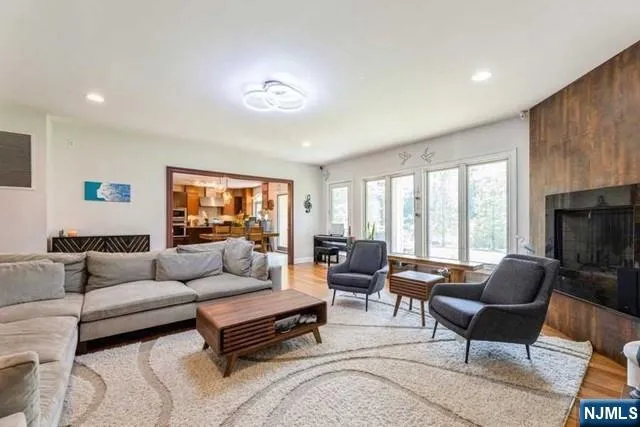 $1,900,000 | 214 Durie Avenue, Closter, NJ 07624