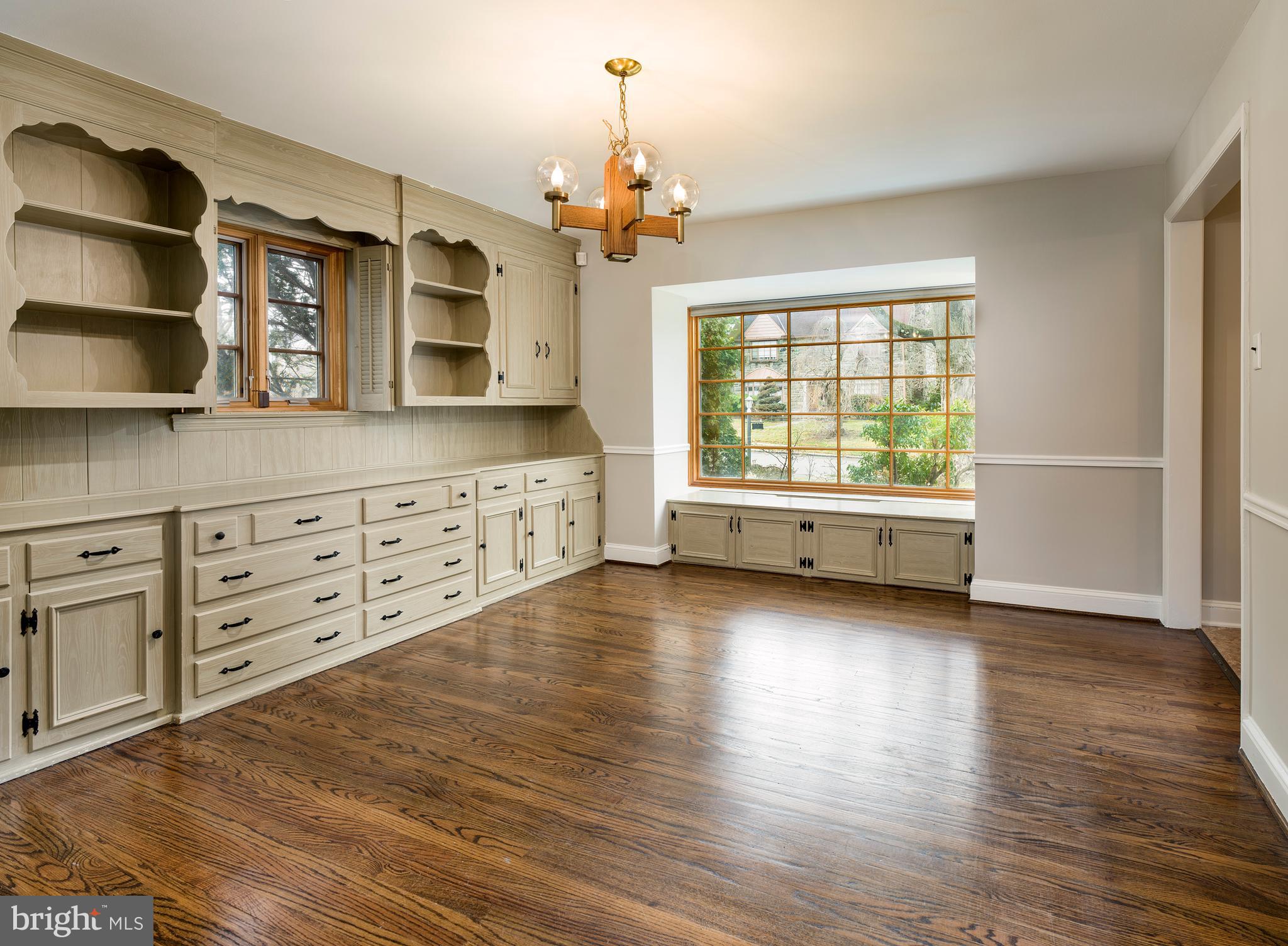 627 Greythorne Road Wynnewood, PA 19096 - Photo 4 of 16 Dining Room with Built-ins and Bay Window