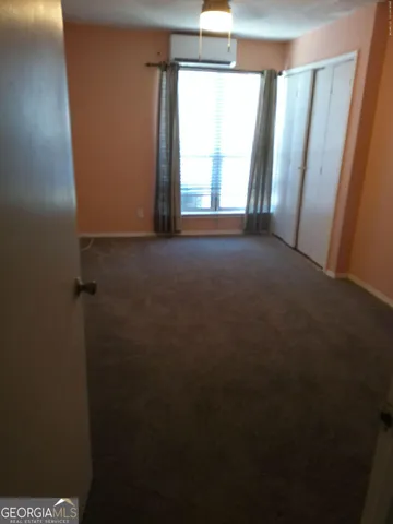 a view of empty room with window