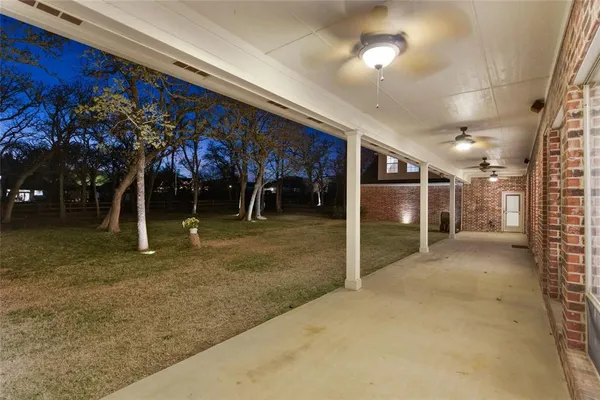 a view of entryway with livingroom