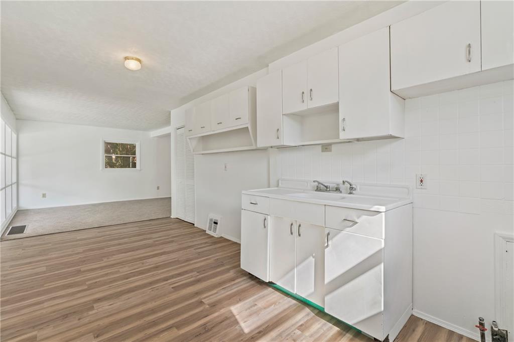 717 Jefferson Road Pittsburgh, PA 15235 - Photo 3 of 11 Gallery Image 3