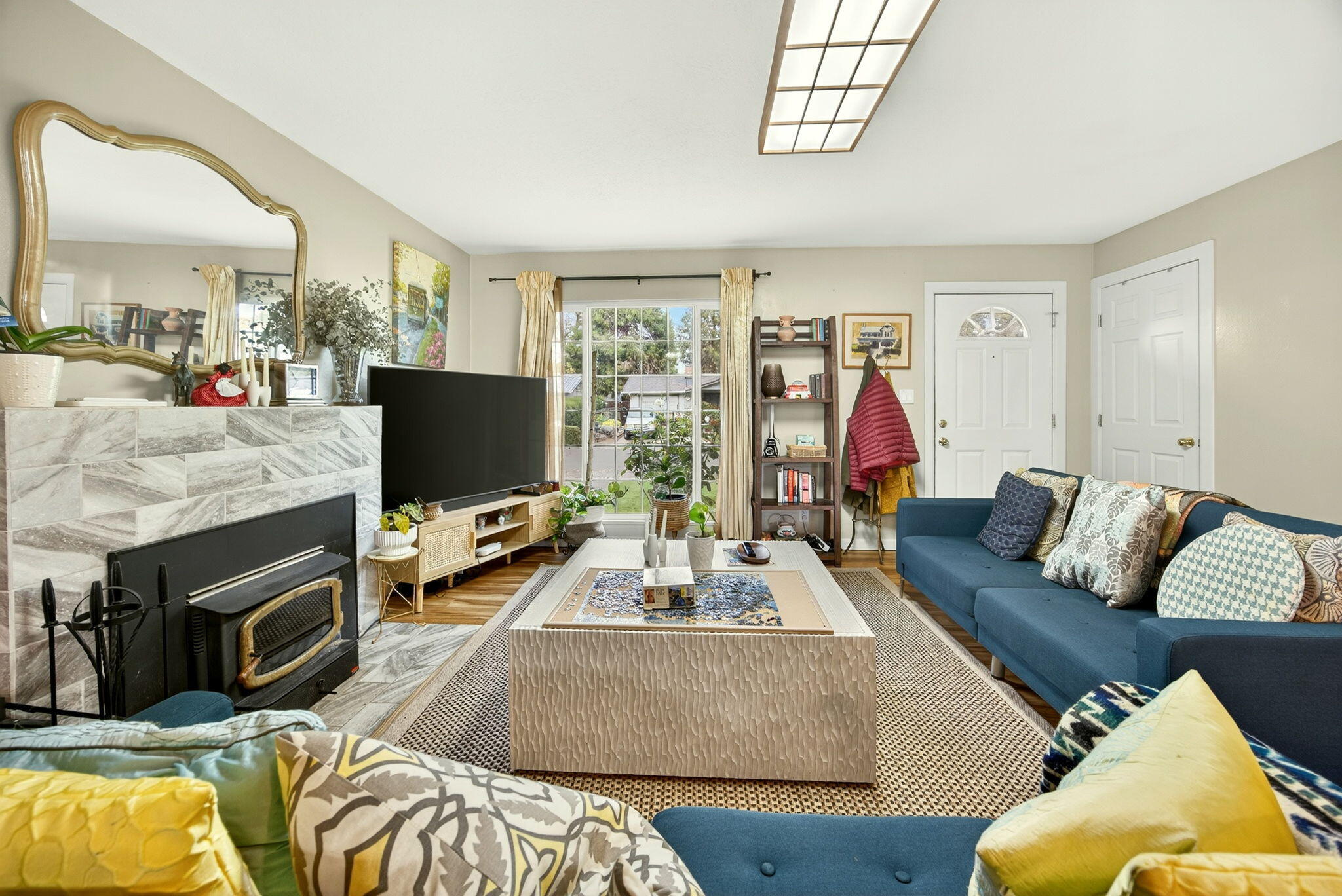 659 Herman Avenue Medford, OR 97501 - Photo 19 of 42 Living room