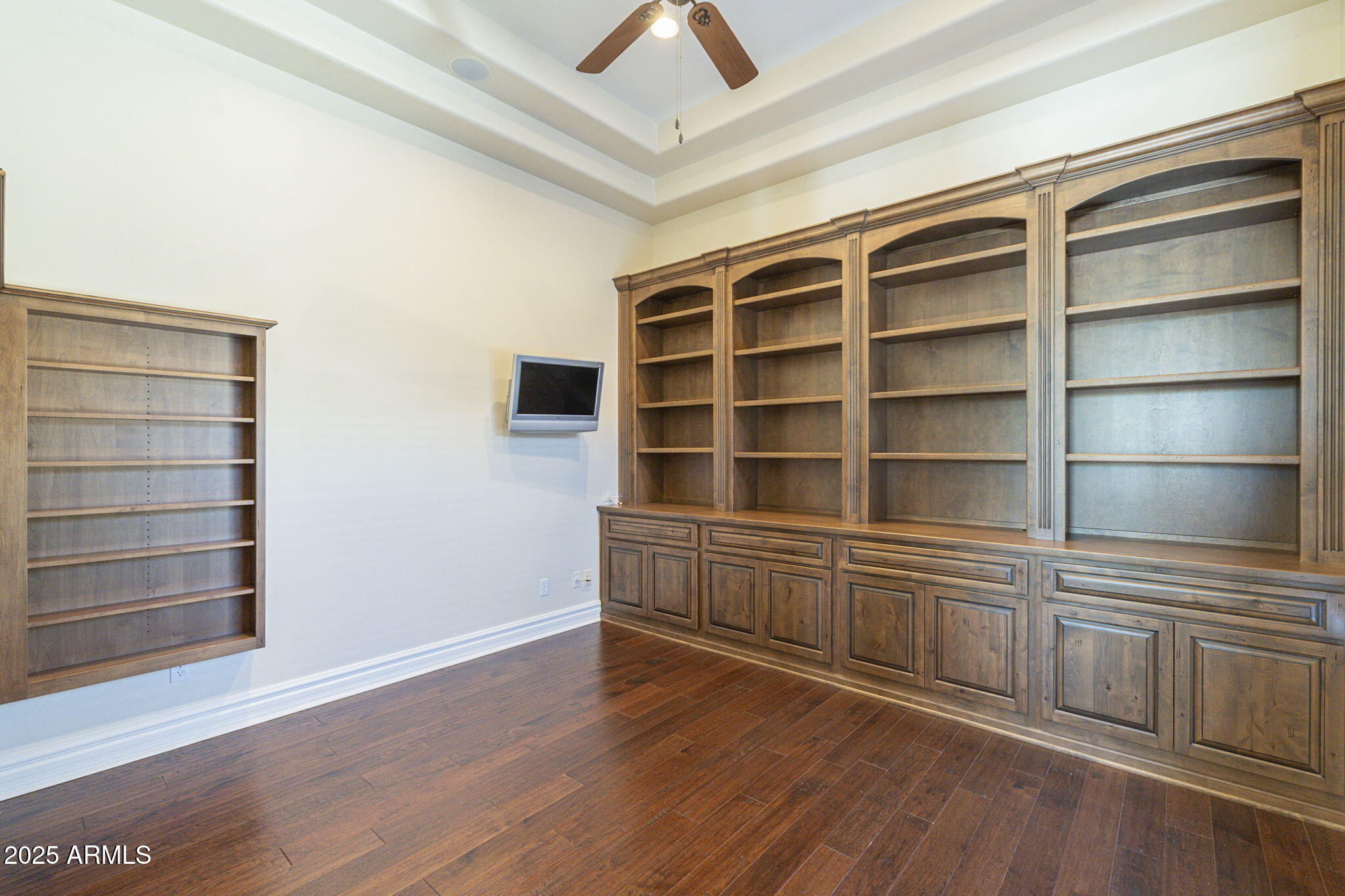15135 East Monument Road Scottsdale, AZ 85262 - Photo 38 of 65 a room with furniture and a book shelf