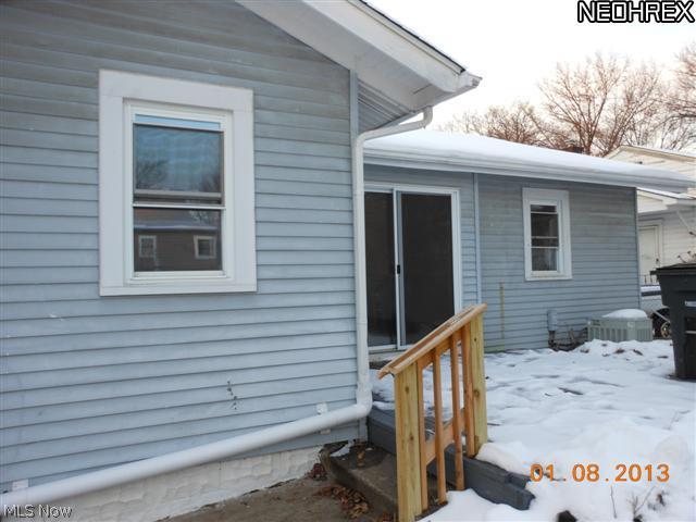 807 Kickapoo Avenue Akron, OH 44305 - Photo 4 of 12 Gallery Image 4