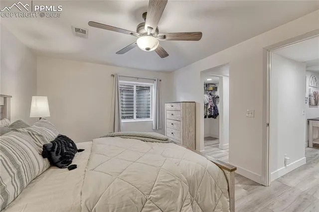 a view of a garden with a bench in front of building