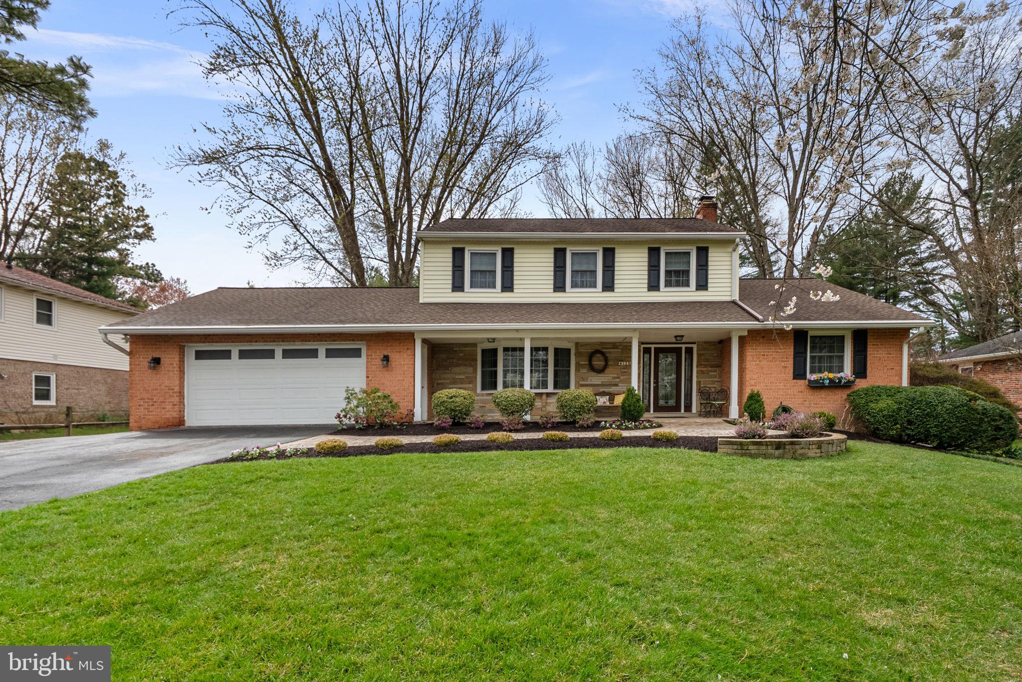 Beautiful Home with 2 Car Garage