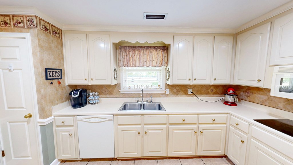 442 Hicks Road Dothan, AL 36303 - Photo 13 of 49