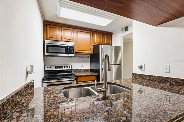 $2,100 | 1799 North Highland Avenue, Unit 5, Clearwater, FL 33755