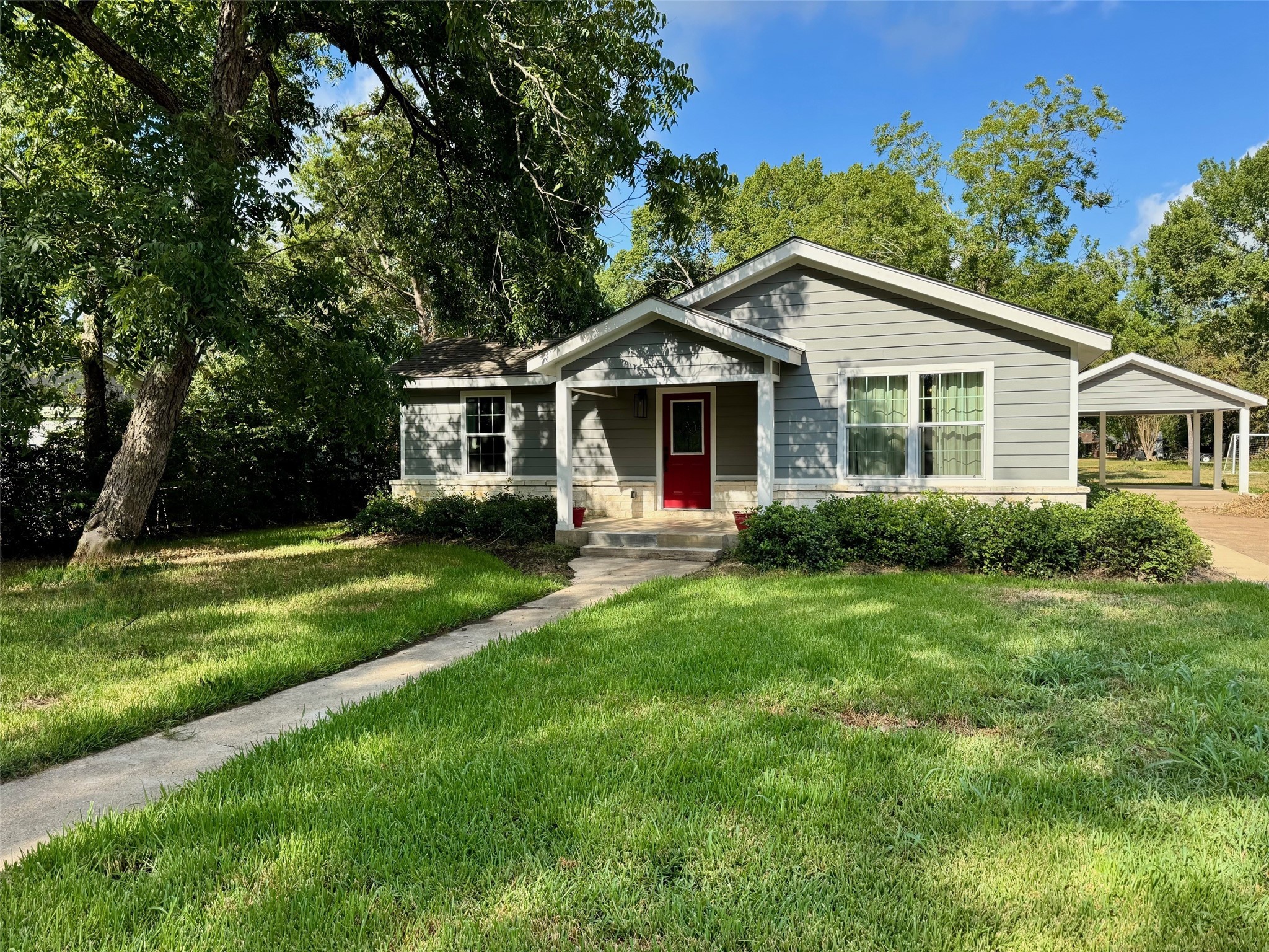 409 South 9th Street Crockett, TX 75835 - Photo 3 of 19 a front view of a house with a yard