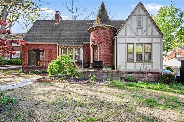 $287,000 | 221 Spring Street, Thomasville, NC 27360