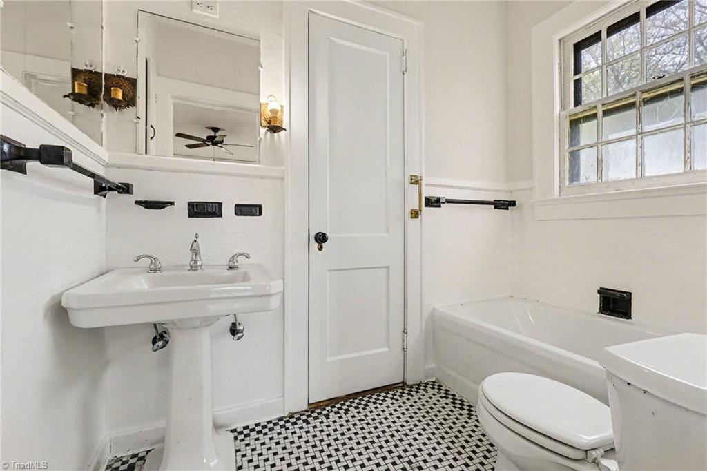 221 Spring Street Thomasville, NC 27360 - Photo 14 of 17