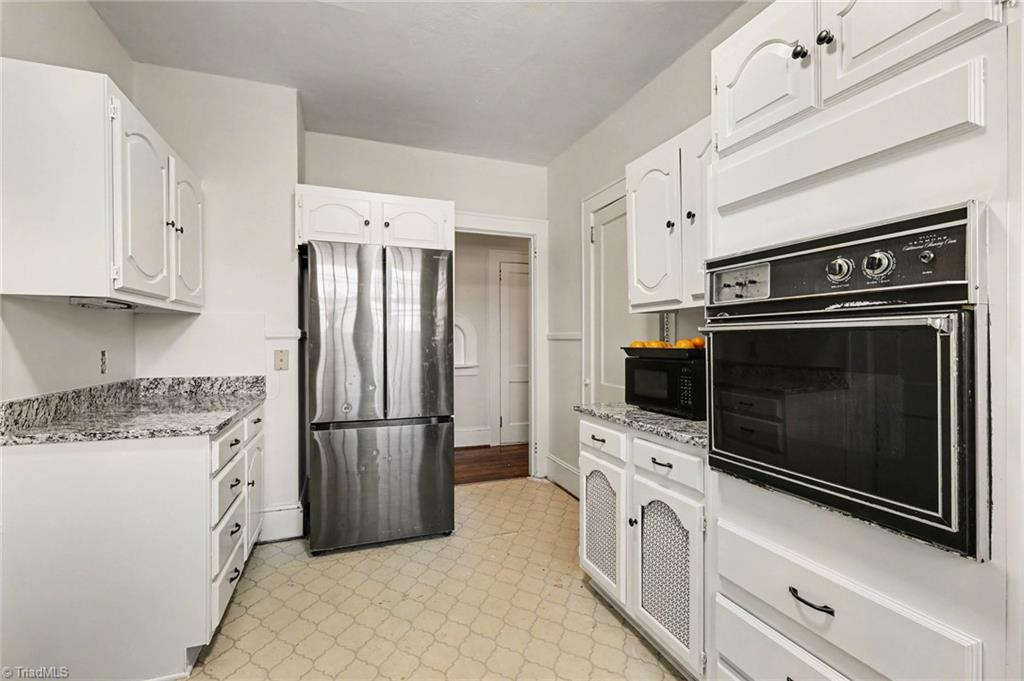 221 Spring Street Thomasville, NC 27360 - Photo 10 of 17