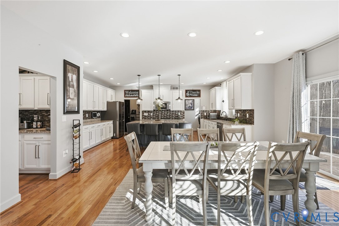 10887 Monocacy Way Manassas, VA 20112 - Photo 11 of 48 Spacious eat-in kitchen area featuring light wood-
